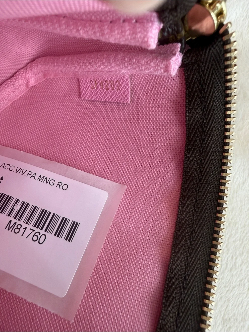 Louis Vuitton Crossbody Pink Vivienne Holiday Limited Edition Mini Pochette - Picture 8 of 10